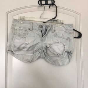 White acid wash jean shorts